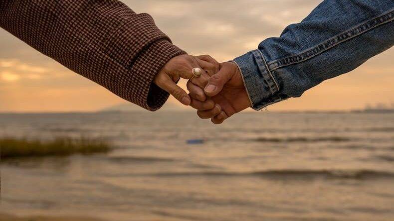 This article describes effective strategies for providing emotional support in neurodiverse relationships.